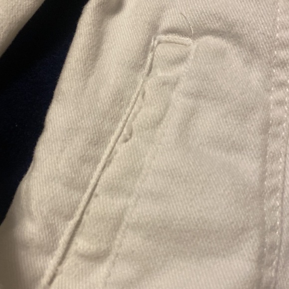 - NWOT WHITE JEAN JACKET - Picture 7 of 9